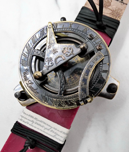 Λαμπάδα με Συλλεκτική Πυξίδα Λαμπάδα με Συλλεκτική Πυξίδα