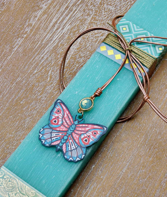 Λαμπάδα με γυναικείο κολιέ Λαμπάδα με γυναικείο κολιέ