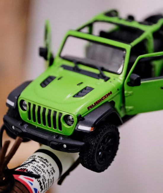 Easter candle with Jeep