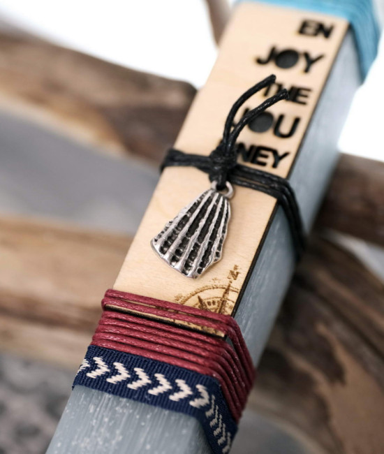 Ανδρική λαμπάδα με μεταλλικό στοιχείο Ανδρική λαμπάδα με μεταλλικό στοιχείο