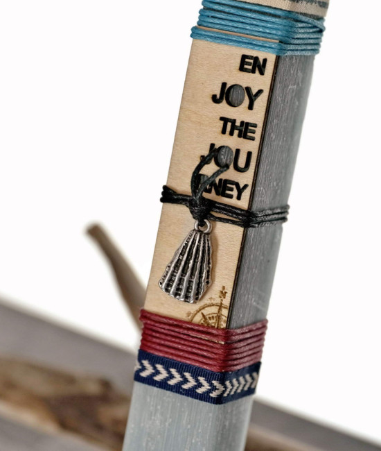 Ανδρική λαμπάδα με μεταλλικό στοιχείο Ανδρική λαμπάδα με μεταλλικό στοιχείο