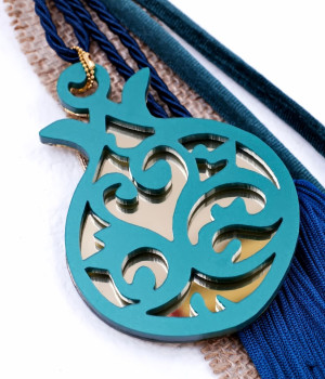 Χειροποίητο Γούρι 2026 Ρόδι  – Μοντέρνα Παράδοση από την Ελλάδα Χειροποίητο Γούρι 2026 Ρόδι  – Μοντέρνα Παράδοση από την Ελλάδα