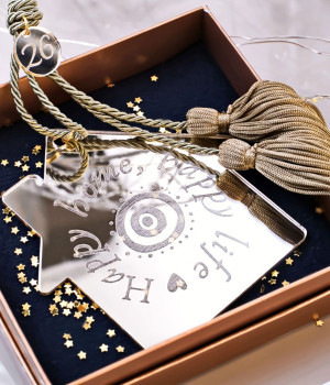 Ασημί Κρεμαστό Γούρι 2026 - Σπίτι σε Κουτί Δώρου