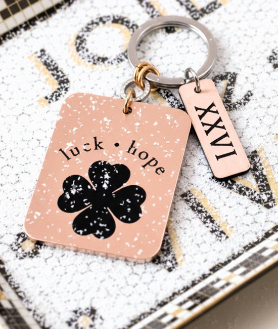 Γυναικείο Μπρελόκ Γούρι 2026: Black Four Leaf Clover