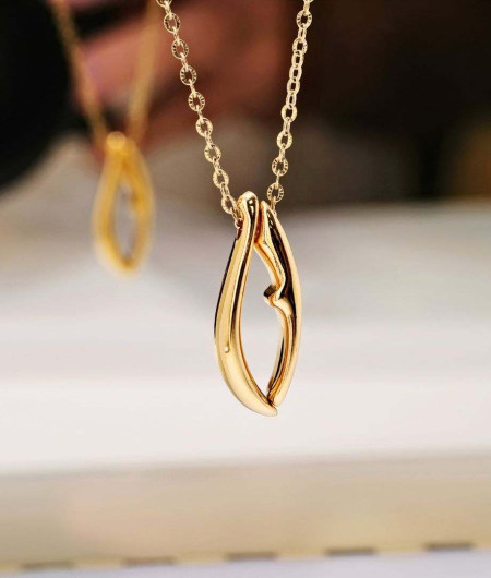 Κολιέ Γούρι 2027 από Ανοξείδωτο Ατσάλι | Abstract Pendant
