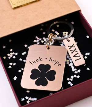 Γυναικείο Μπρελόκ Γούρι 2026: Black Four Leaf Clover